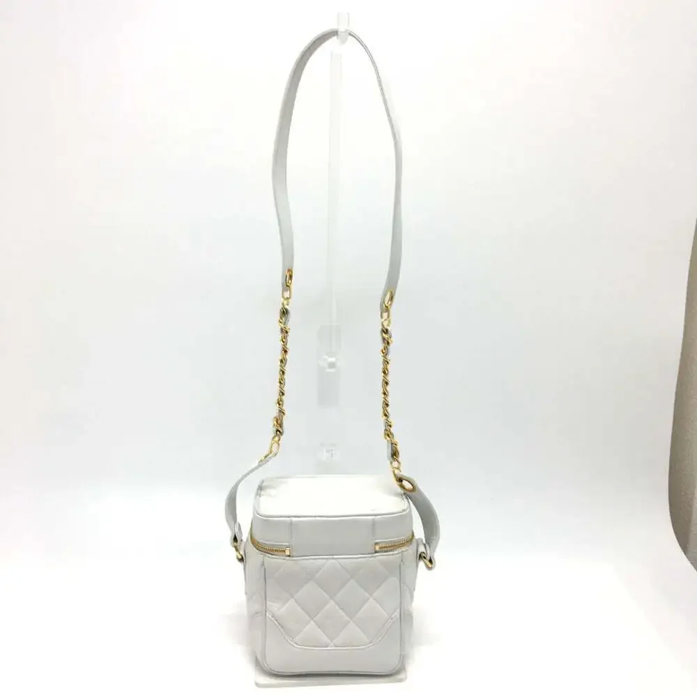 CHANEL White Shoulder Bag